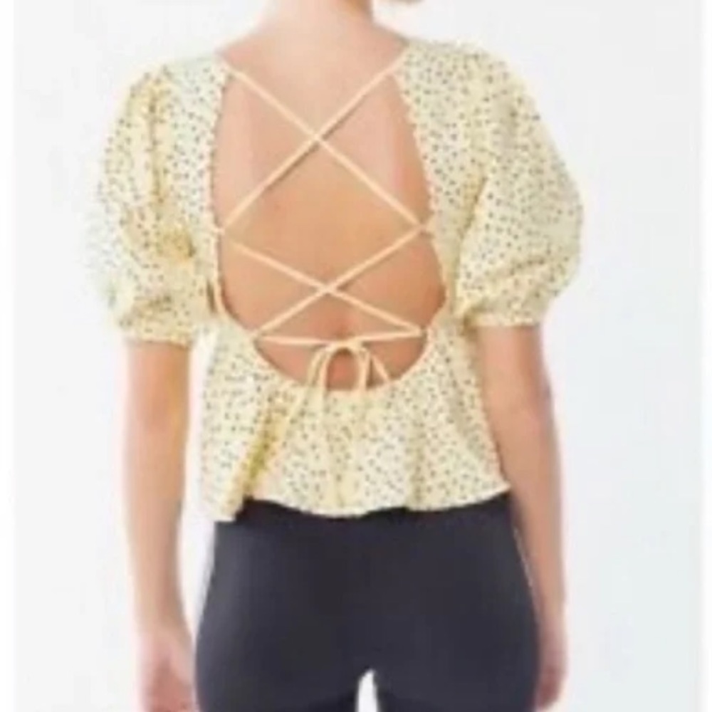 Yellow black polka dot tie back urban outfitters 
Puff sleeve